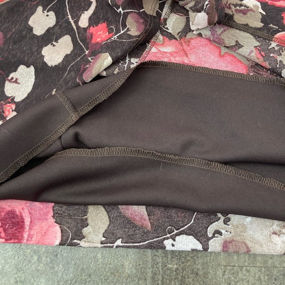 Le Chateau floral midi dress - Picture 5 of 9